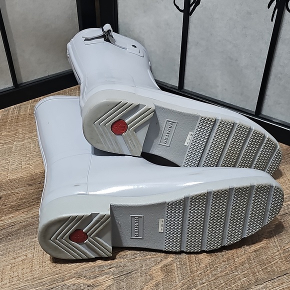Hunter Light Gray Glossy Boots Size 8 - Picture 9 of 9